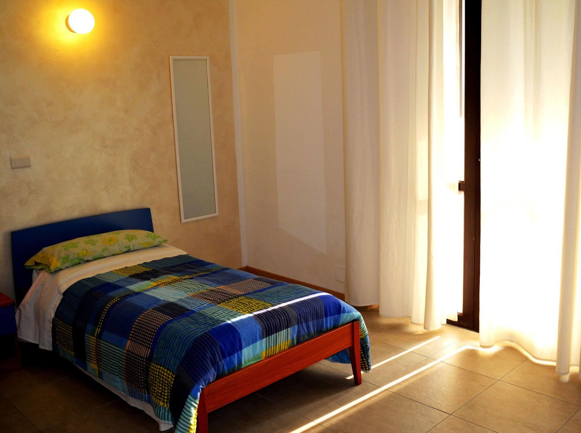 B&B Villa Monterosa Con Piscina Castronno Buitenkant foto